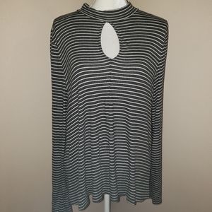 SO Top Size XL, Keyhole Neckline EUC
